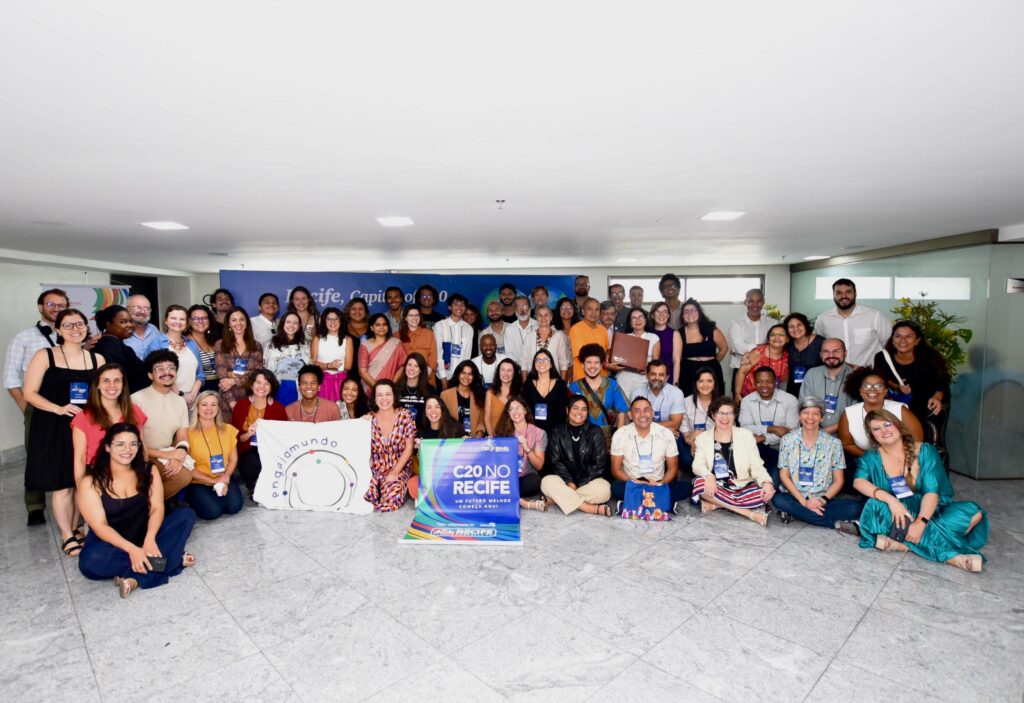 Representantes de organizações da sociedade civil reunidos em evento do C20.