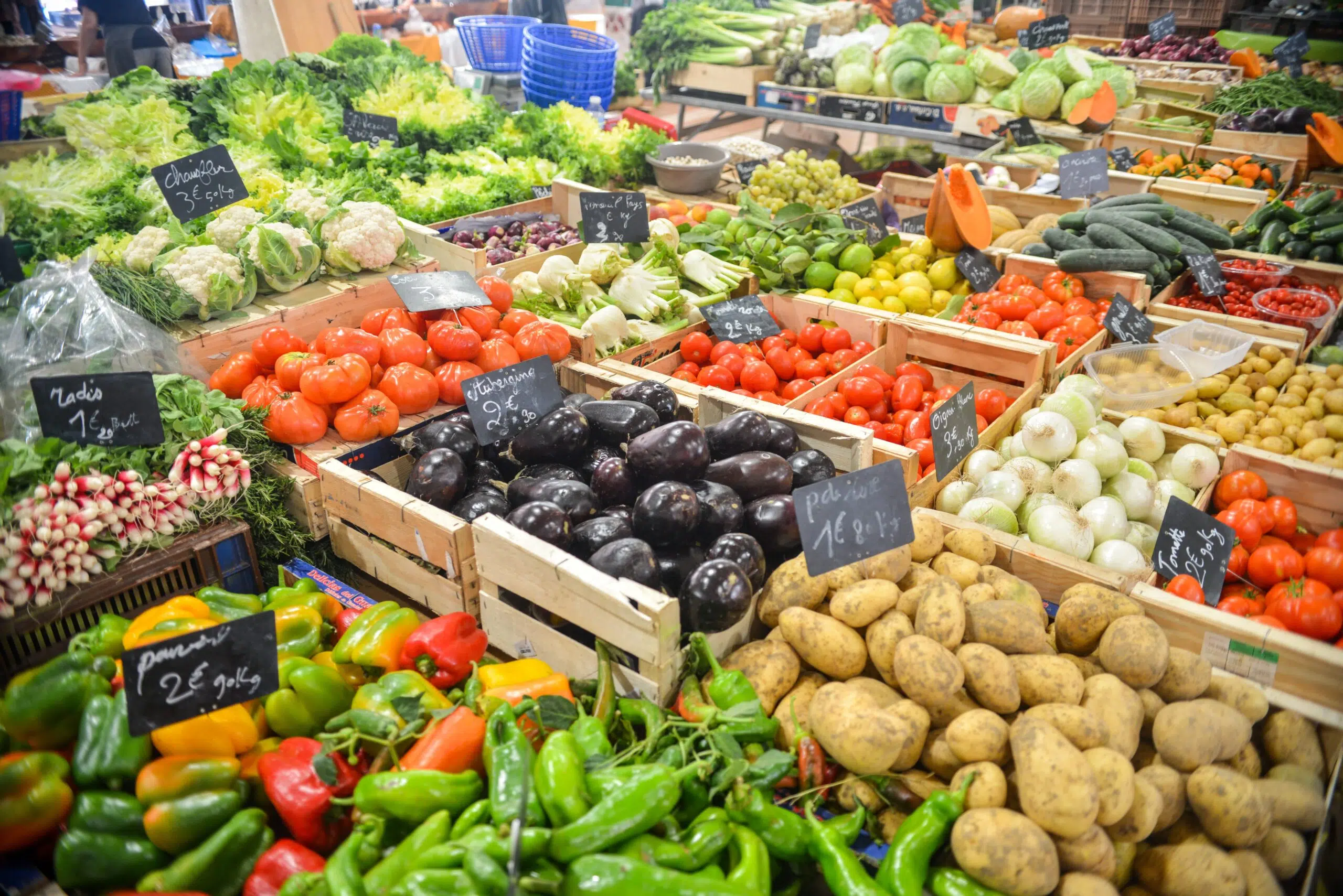 Alimentos como cenoura e tomate foram os que apresentaram maior alta no mês de janeiro.